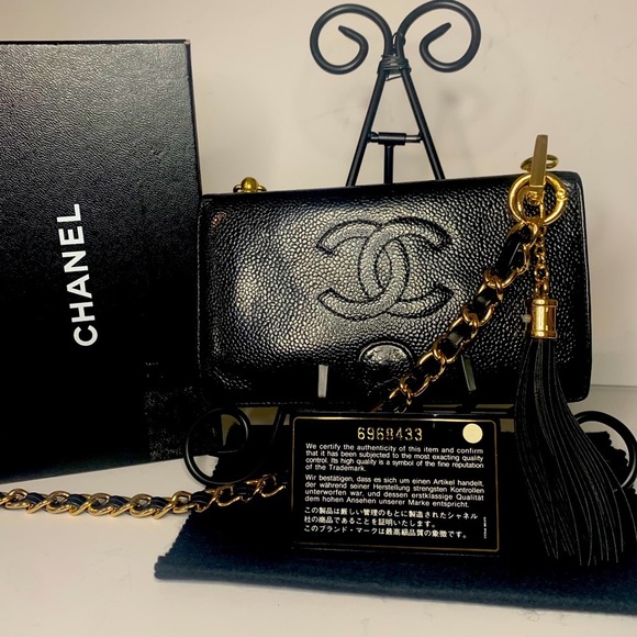 CHANEL Handbags - CHANEL Vintage Wallet on Chain Crossbody